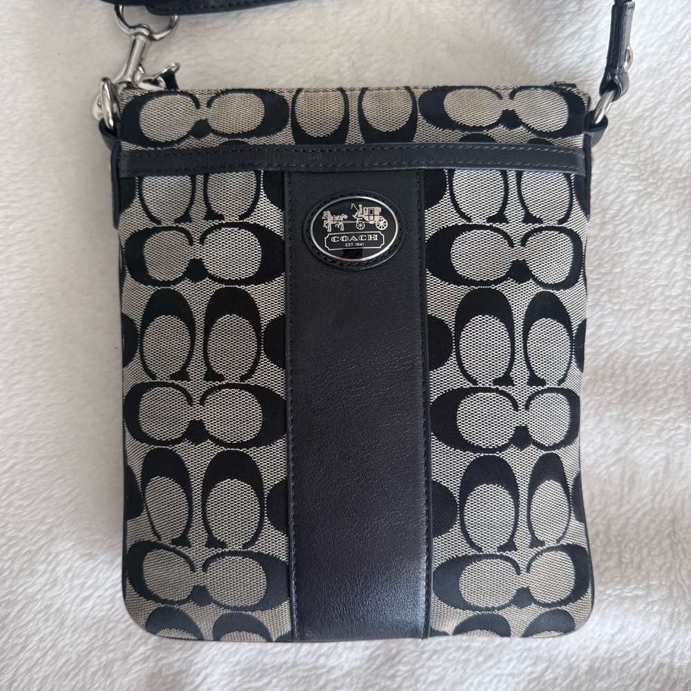 VINTAGE Coach Signature Jacquard Canvas Crossbody Bag EUC